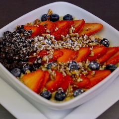 oatmeal with fresh berries and granola